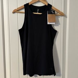 NWT The North Face Dawndream Standard fit Tank Top in black Size Xsmall